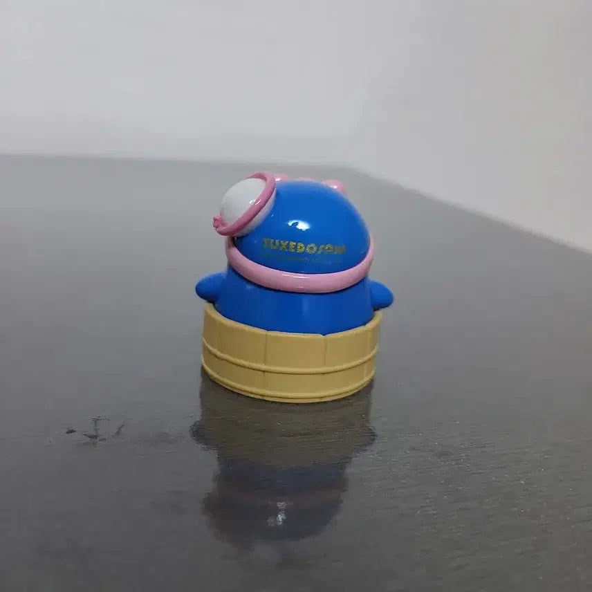 [SOLD OUT] 산리오 턱시도샘 온천 피규어