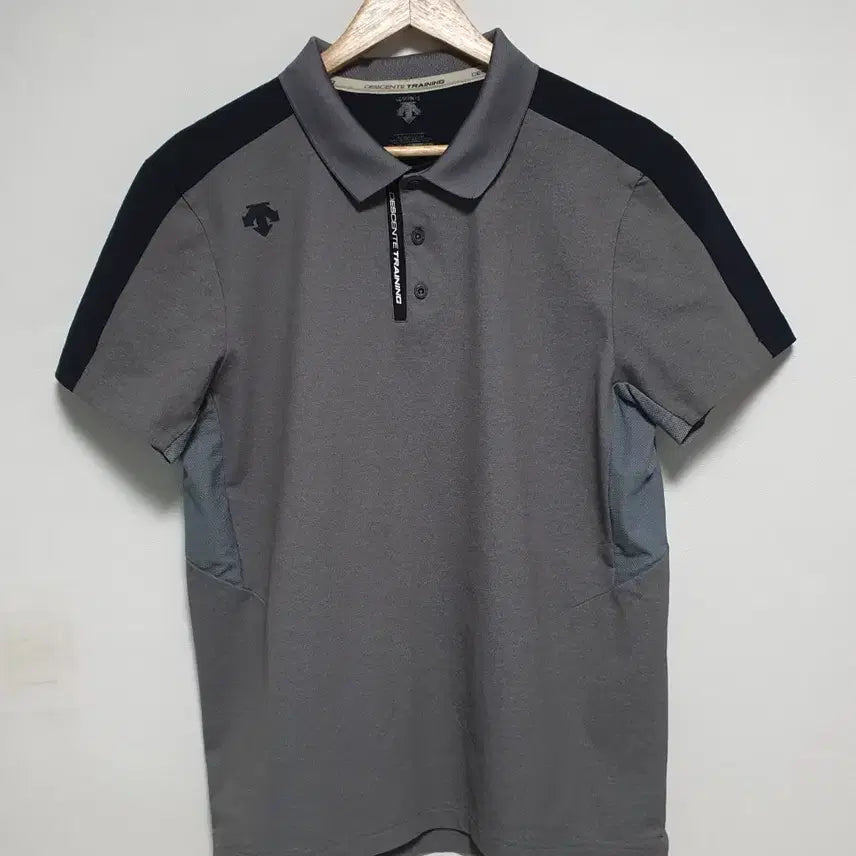 [SOLD OUT] 데상트 트레이닝 기능성 반팔 카라티 95사이즈 다크그레이