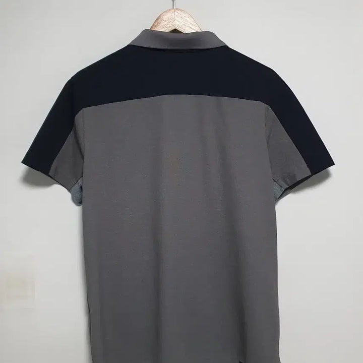 [SOLD OUT] 데상트 트레이닝 기능성 반팔 카라티 95사이즈 다크그레이