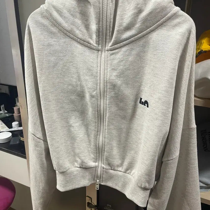 [SOLD OUT] 럭키슈에뜨 크롭 후드집업