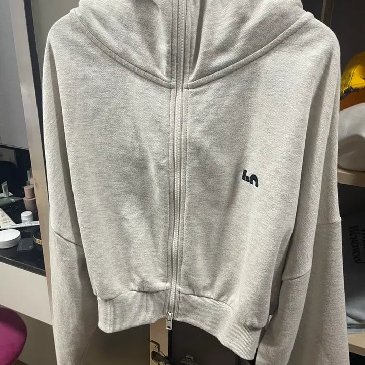 [SOLD OUT] 럭키슈에뜨 크롭 후드집업