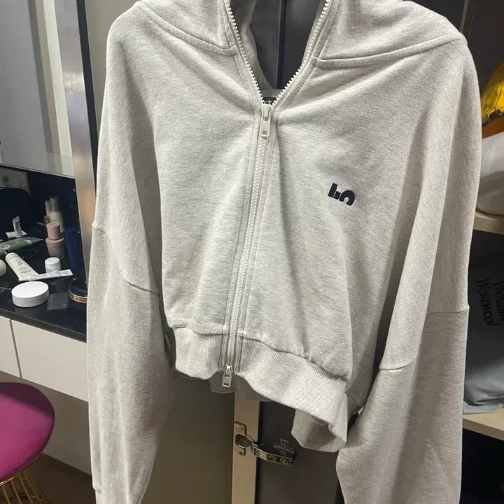 [SOLD OUT] 럭키슈에뜨 크롭 후드집업