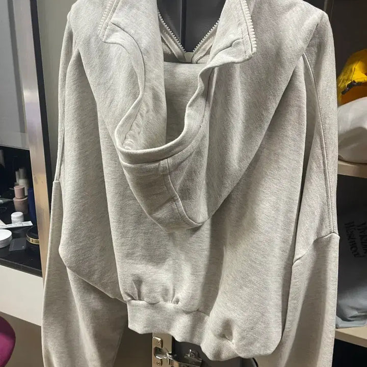 [SOLD OUT] 럭키슈에뜨 크롭 후드집업