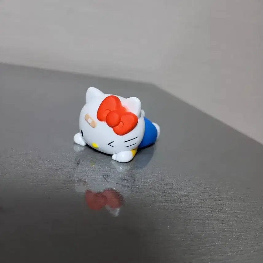 [BUNJANG] Sanrio Hello Kitty Figure / (5월까지 할인)산리오 헬로키티 꽈당 피규어