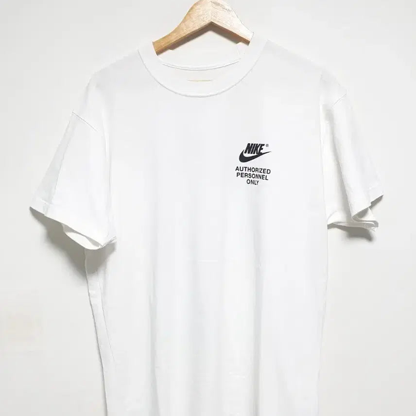 [SOLD OUT] 나이키 오서라이즈 라운드 반팔티 화이트 105사이즈
