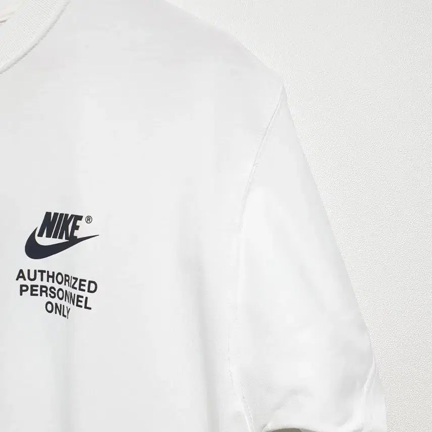 [SOLD OUT] 나이키 오서라이즈 라운드 반팔티 화이트 105사이즈