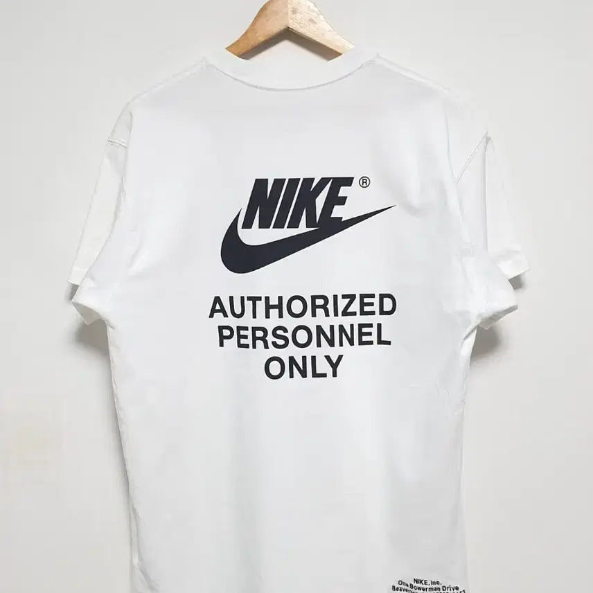 [SOLD OUT] 나이키 오서라이즈 라운드 반팔티 화이트 105사이즈