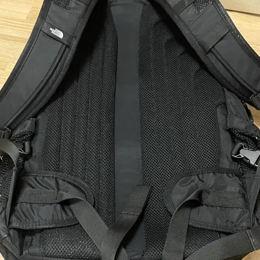 [BUNJANG] The North Face Hot Shot 28L Backpack / 노스페이스 핫샷 28L 백팩
