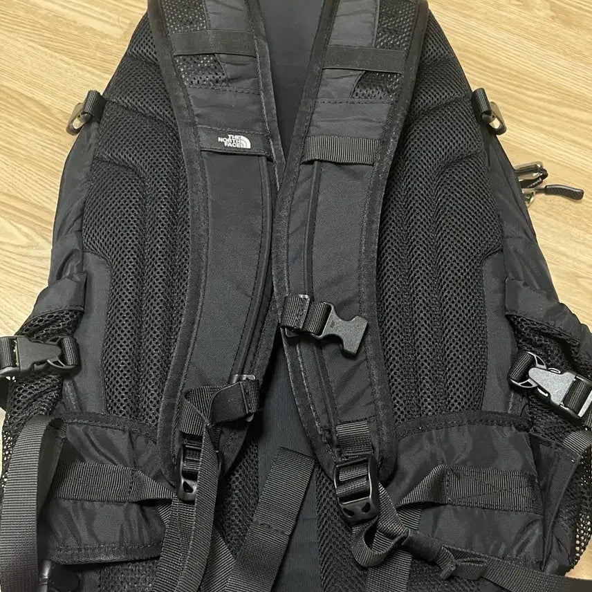 [BUNJANG] The North Face Hot Shot 28L Backpack / 노스페이스 핫샷 28L 백팩