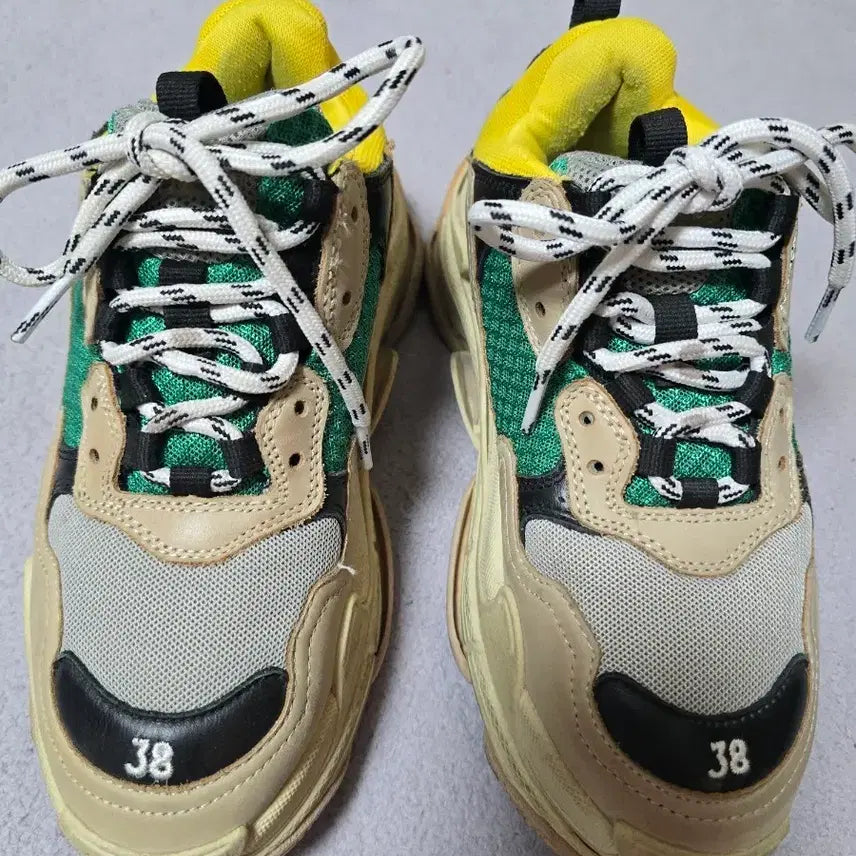 [SOLD OUT] 발렌시아가 트리플S 스니커즈 38사이즈