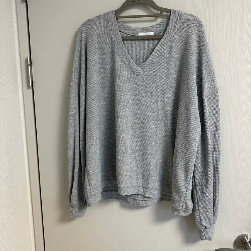 [BUNJANG] Gray V-neck Waffle Knit Sweatshirt / 그레이 브이넥와플맨투맨 티셔츠 무배
