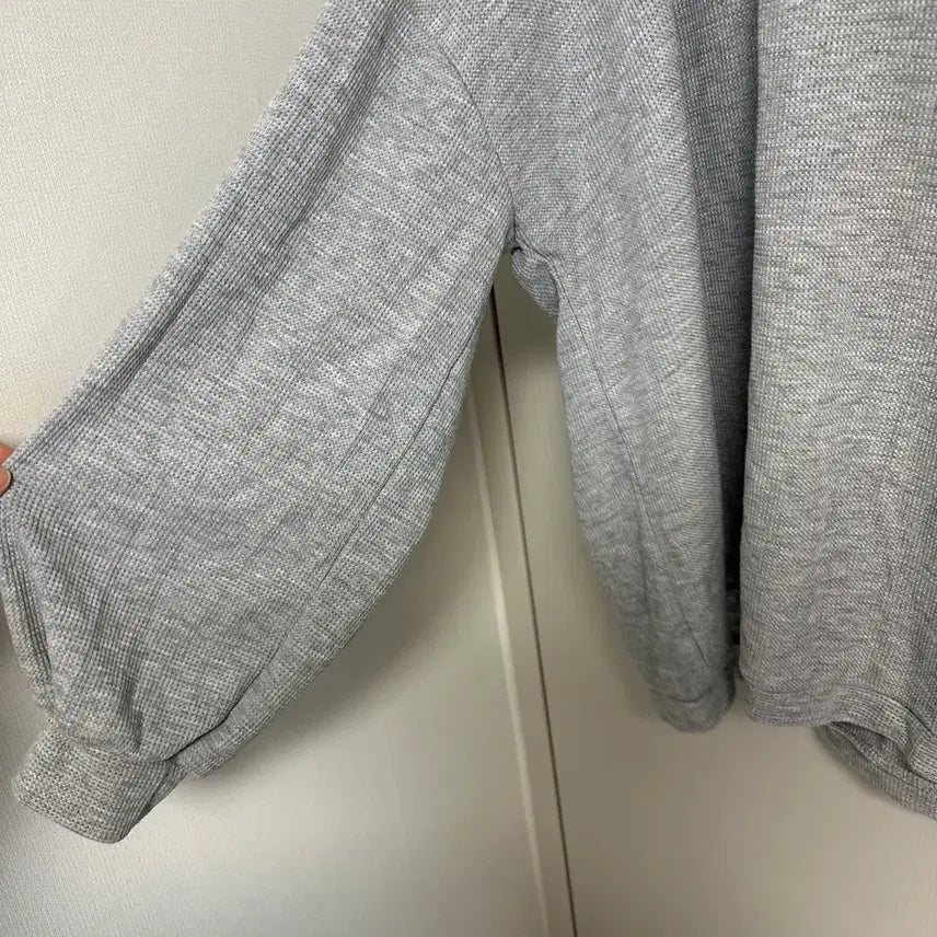 [BUNJANG] Gray V-neck Waffle Knit Sweatshirt / 그레이 브이넥와플맨투맨 티셔츠 무배