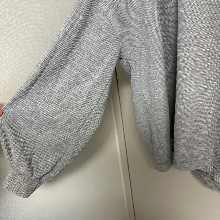 [BUNJANG] Gray V-neck Waffle Knit Sweatshirt / 그레이 브이넥와플맨투맨 티셔츠 무배