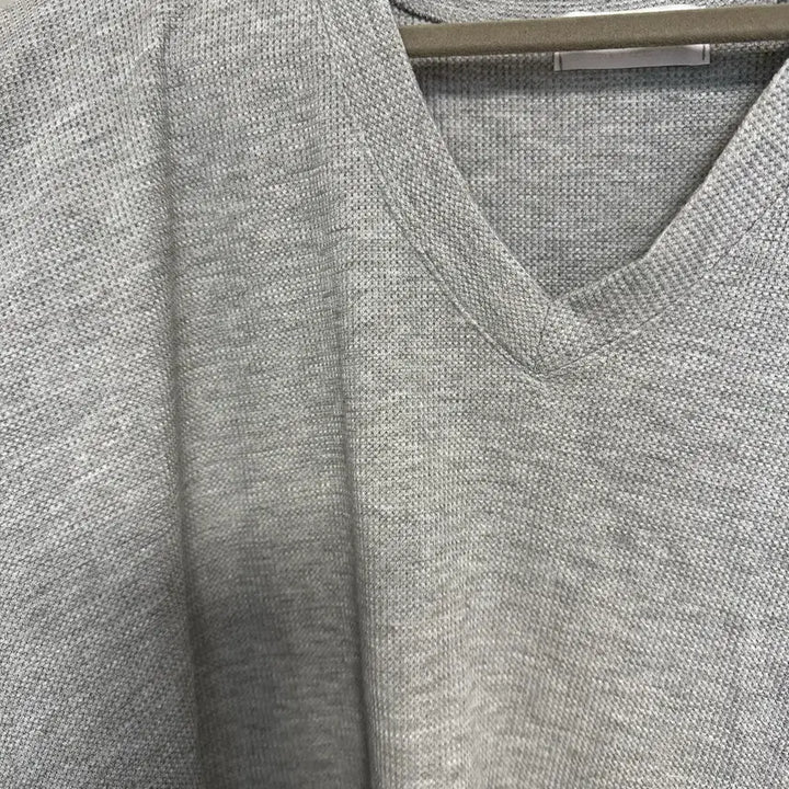 [BUNJANG] Gray V-neck Waffle Knit Sweatshirt / 그레이 브이넥와플맨투맨 티셔츠 무배