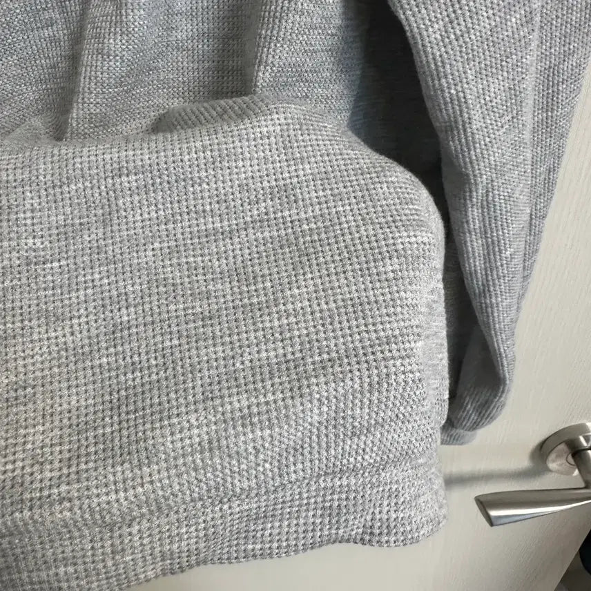 [BUNJANG] Gray V-neck Waffle Knit Sweatshirt / 그레이 브이넥와플맨투맨 티셔츠 무배