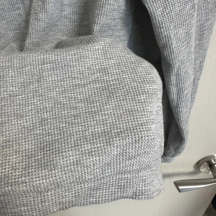 [BUNJANG] Gray V-neck Waffle Knit Sweatshirt / 그레이 브이넥와플맨투맨 티셔츠 무배