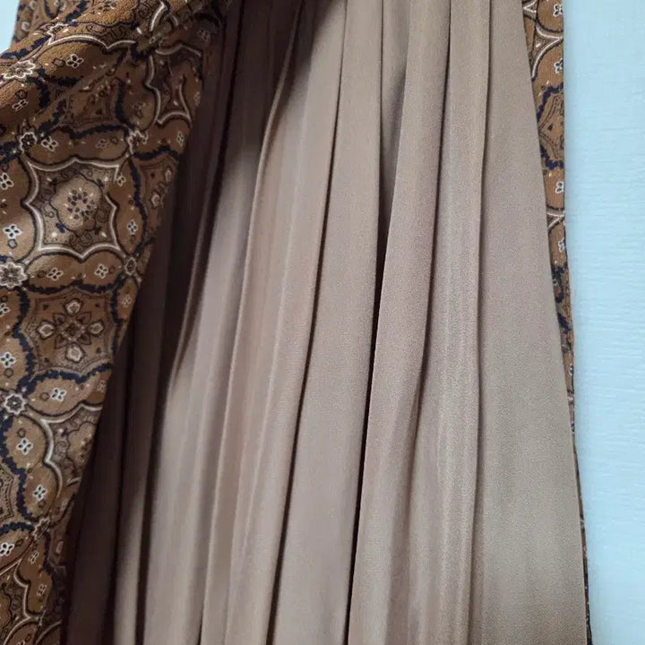 [BUNJANG] Geometric Pattern Wrap Skirt / 브라운 기하학 패턴 랩 스커트