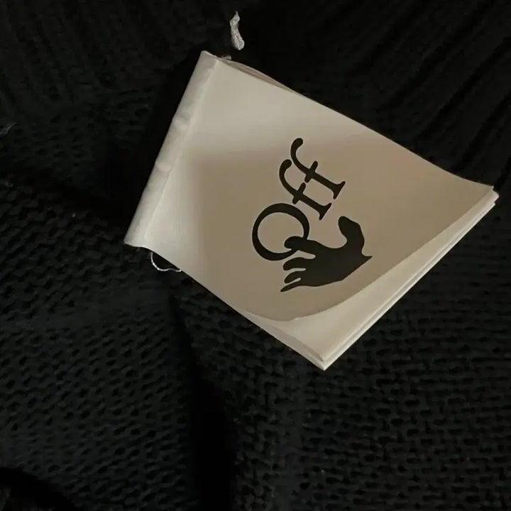 [SOLD OUT] 오프화이트 니트