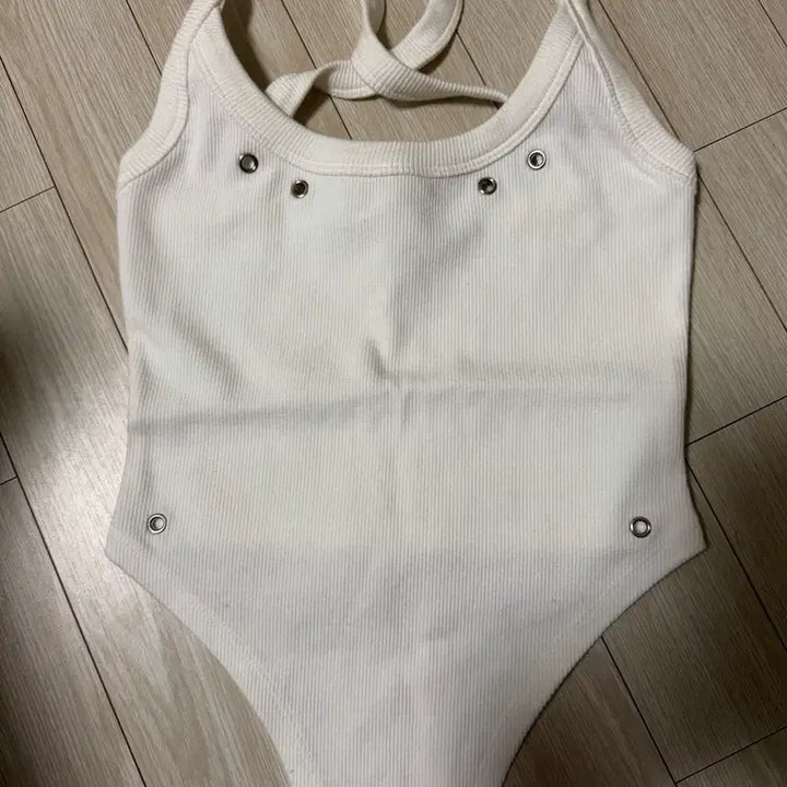 [SOLD OUT] 쓰리타임즈 becca top s사이즈 (쓰리타임즈 나시)