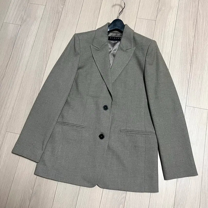 [BUNJANG] 21년 시슬리 SISLEY 투버튼 자켓 카키그레이 봄가을정장오피스룩출근룩 / 21년 시슬리 SISLEY 투버튼 자켓 카키그레이 봄가을정장오피스룩출근룩