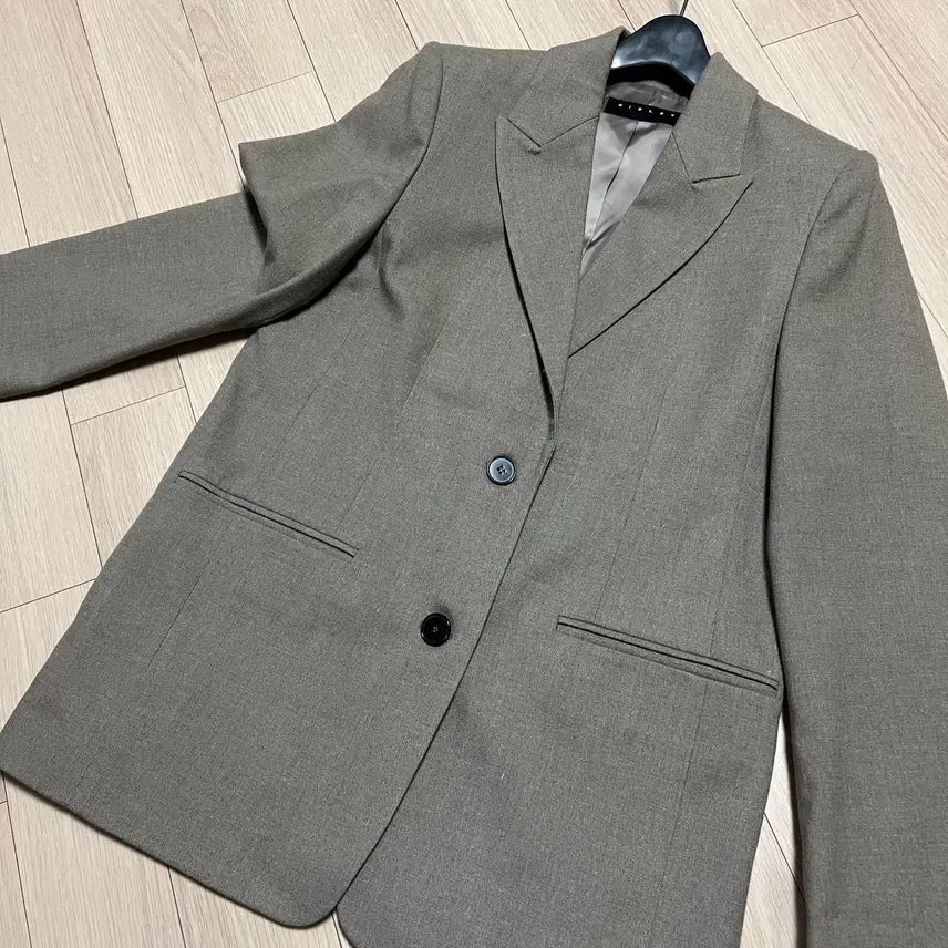 [BUNJANG] 21년 시슬리 SISLEY 투버튼 자켓 카키그레이 봄가을정장오피스룩출근룩 / 21년 시슬리 SISLEY 투버튼 자켓 카키그레이 봄가을정장오피스룩출근룩