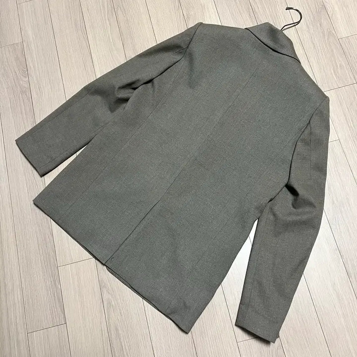 [BUNJANG] 21년 시슬리 SISLEY 투버튼 자켓 카키그레이 봄가을정장오피스룩출근룩 / 21년 시슬리 SISLEY 투버튼 자켓 카키그레이 봄가을정장오피스룩출근룩