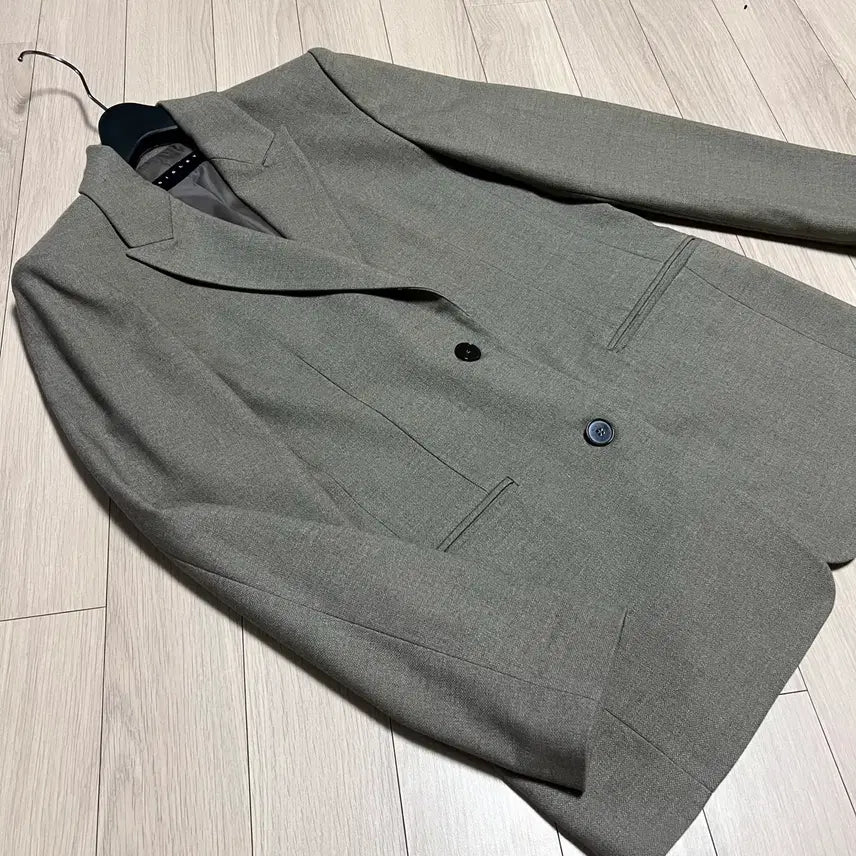 [BUNJANG] 21년 시슬리 SISLEY 투버튼 자켓 카키그레이 봄가을정장오피스룩출근룩 / 21년 시슬리 SISLEY 투버튼 자켓 카키그레이 봄가을정장오피스룩출근룩