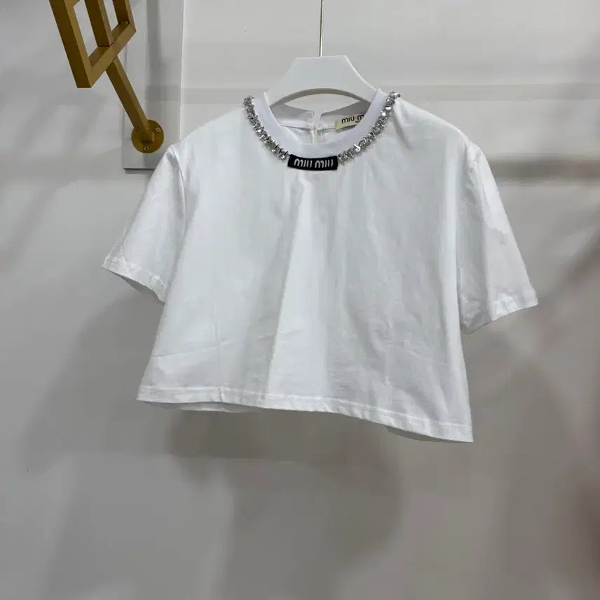 [SOLD OUT] 화이트 큐빅 잛은 반팔 티셔츠