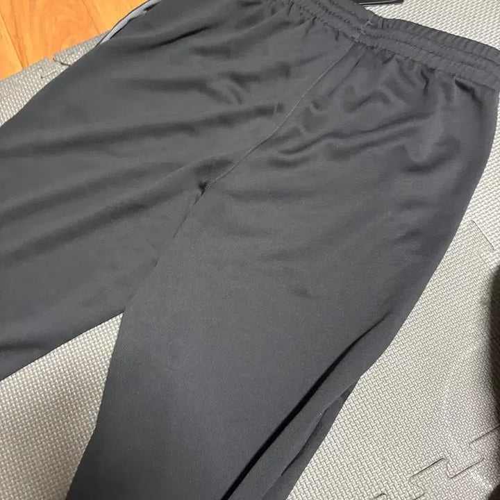 [SOLD OUT] 뉴발란스 블랙 트레이닝 바지 M