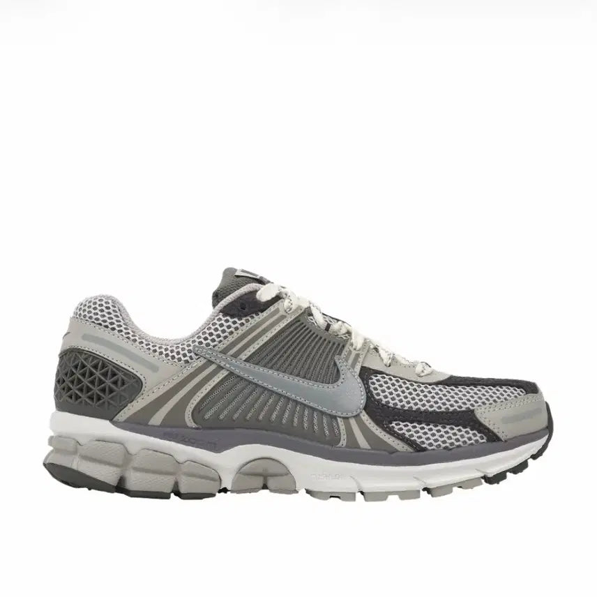 [BUNJANG] Nike Zoom Vomero 5 Premium Sneakers / 나이키 줌 보메로 5 프리미엄 라이트 아이언 오어 앤 플랫 퓨터