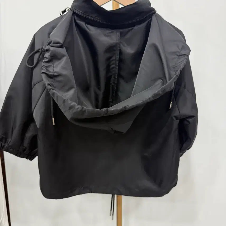 [SOLD OUT] 귀여운 블랙 바람막이 7분 자켓 66까지