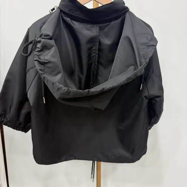[SOLD OUT] 귀여운 블랙 바람막이 7분 자켓 66까지