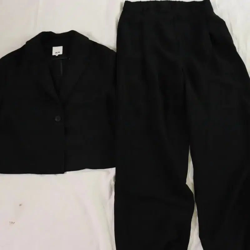 [SOLD OUT] JAJU 자주 자켓 + 와이드 팬츠 블랙 여름용 정장세트 (~77)