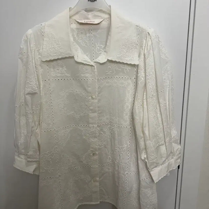 [BUNJANG] VERNA Embroidered Shirt - White (Size M) / 르니나 VERNA 자수 셔츠 화이트M사이즈