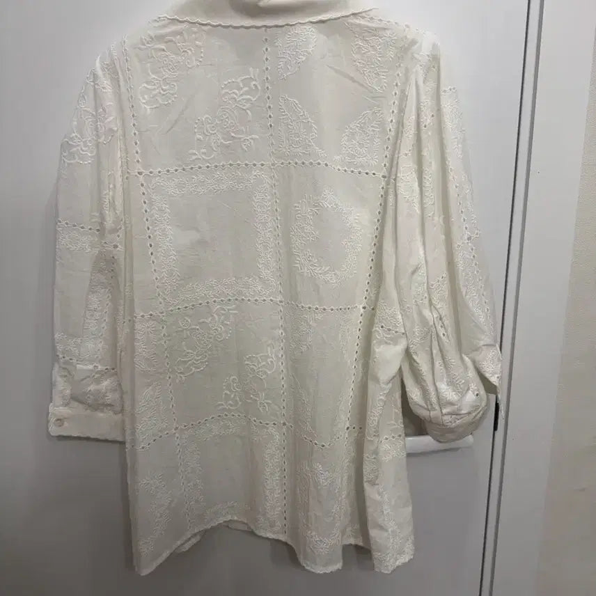 [BUNJANG] VERNA Embroidered Shirt - White (Size M) / 르니나 VERNA 자수 셔츠 화이트M사이즈