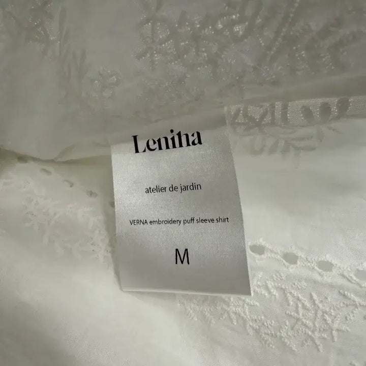 [BUNJANG] VERNA Embroidered Shirt - White (Size M) / 르니나 VERNA 자수 셔츠 화이트M사이즈