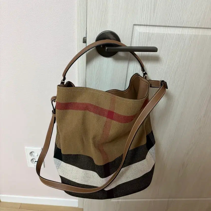 [BUNJANG] Burberry Hobo Bag / 버버리 호보백