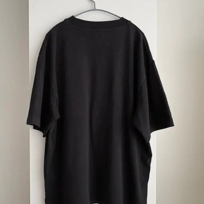 [SOLD OUT] 코스 오버사이즈 포켓 반팔티 블랙