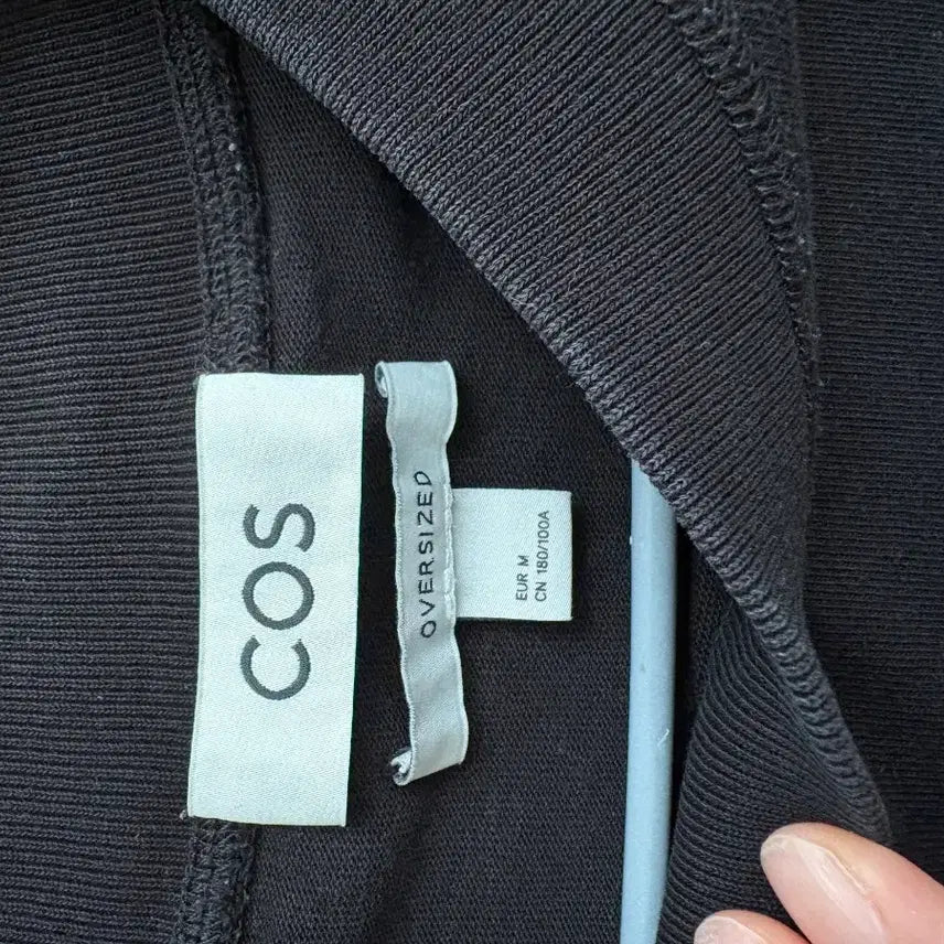 [SOLD OUT] 코스 오버사이즈 포켓 반팔티 블랙