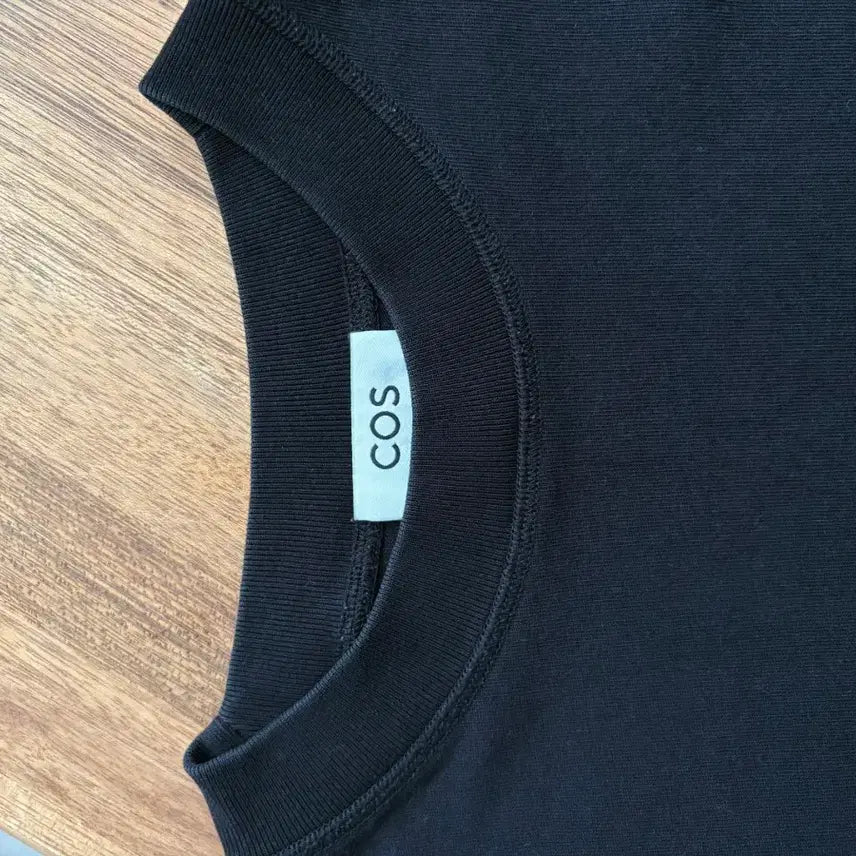 [SOLD OUT] 코스 오버사이즈 포켓 반팔티 블랙