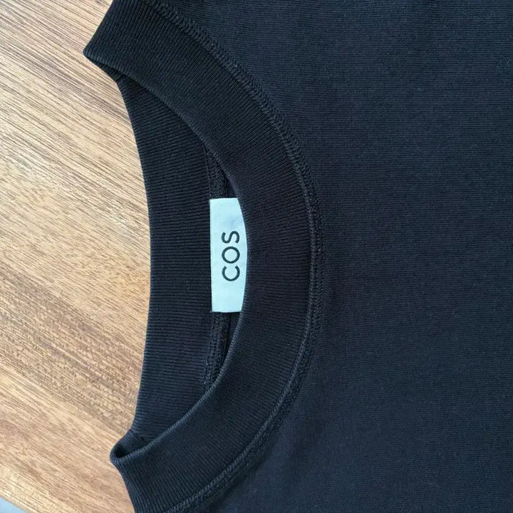 [SOLD OUT] 코스 오버사이즈 포켓 반팔티 블랙