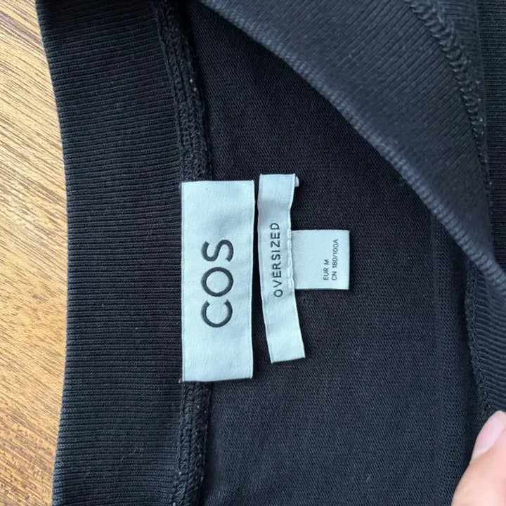 [SOLD OUT] 코스 오버사이즈 포켓 반팔티 블랙