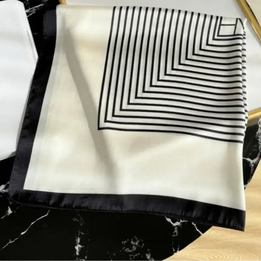 [SOLD OUT] 아이보리 블랙 스트라이프 스카프(새상품)