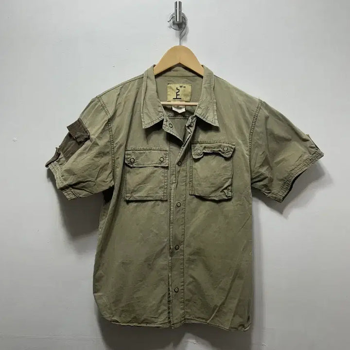 [BUNJANG] Wie Khaki Short Sleeve Shirt with Damage Detail (Size M) / Wie 카키색 반팔 셔츠 데미지 디테일 M