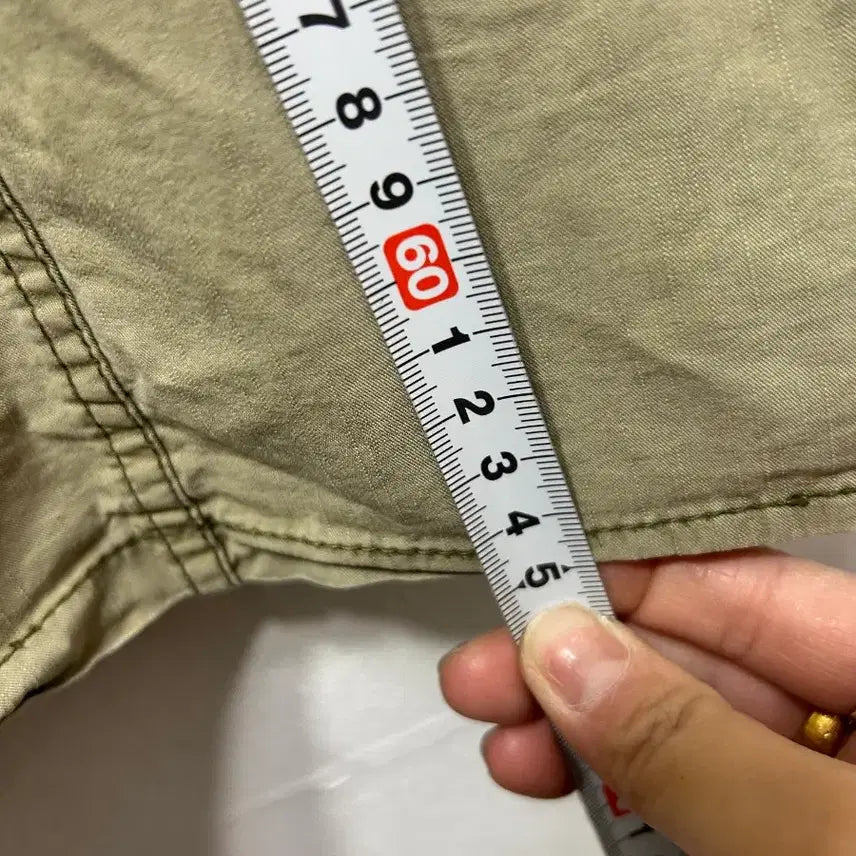 [BUNJANG] Wie Khaki Short Sleeve Shirt with Damage Detail (Size M) / Wie 카키색 반팔 셔츠 데미지 디테일 M