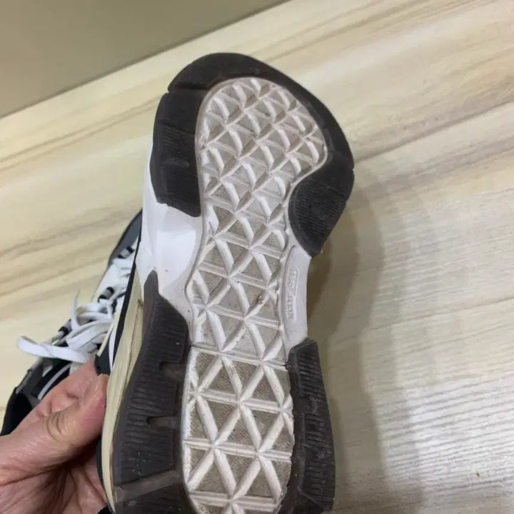[BUNJANG] Discovery Sneakers White/Gray/Black 230 / 디스커버리 운동화 흰/회/검 230
