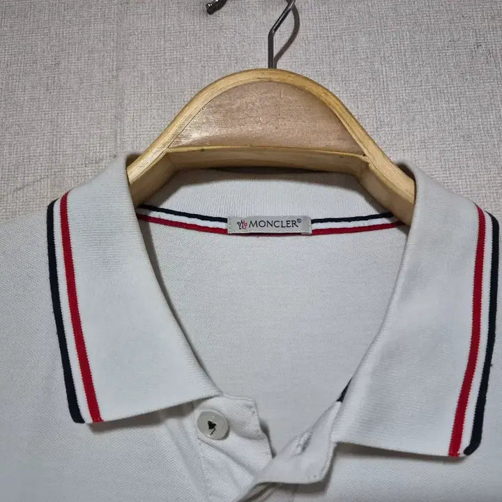 [SOLD OUT] 몽클레어 화이트 배색 반팔 폴로티 (우리100)