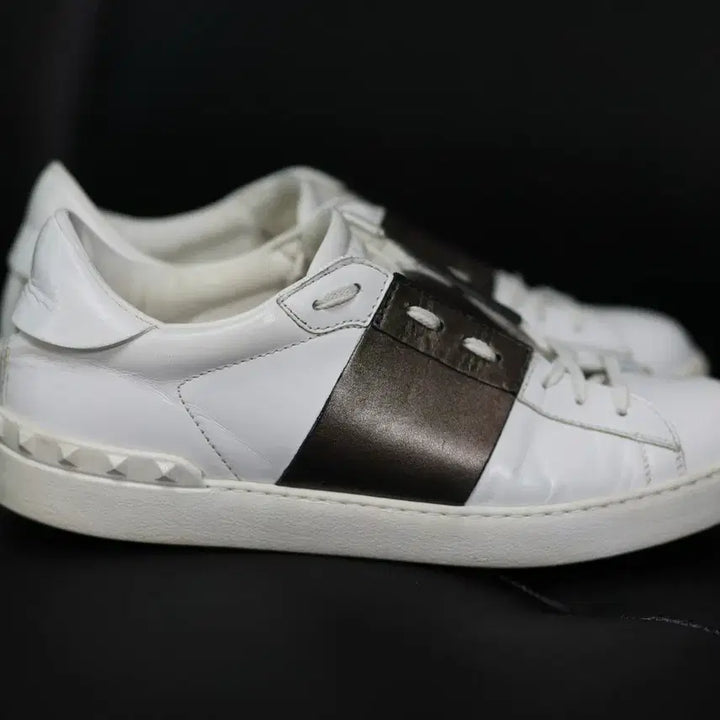 [SOLD OUT] 발렌티노 가라바니 락스터드 감성 스니커즈