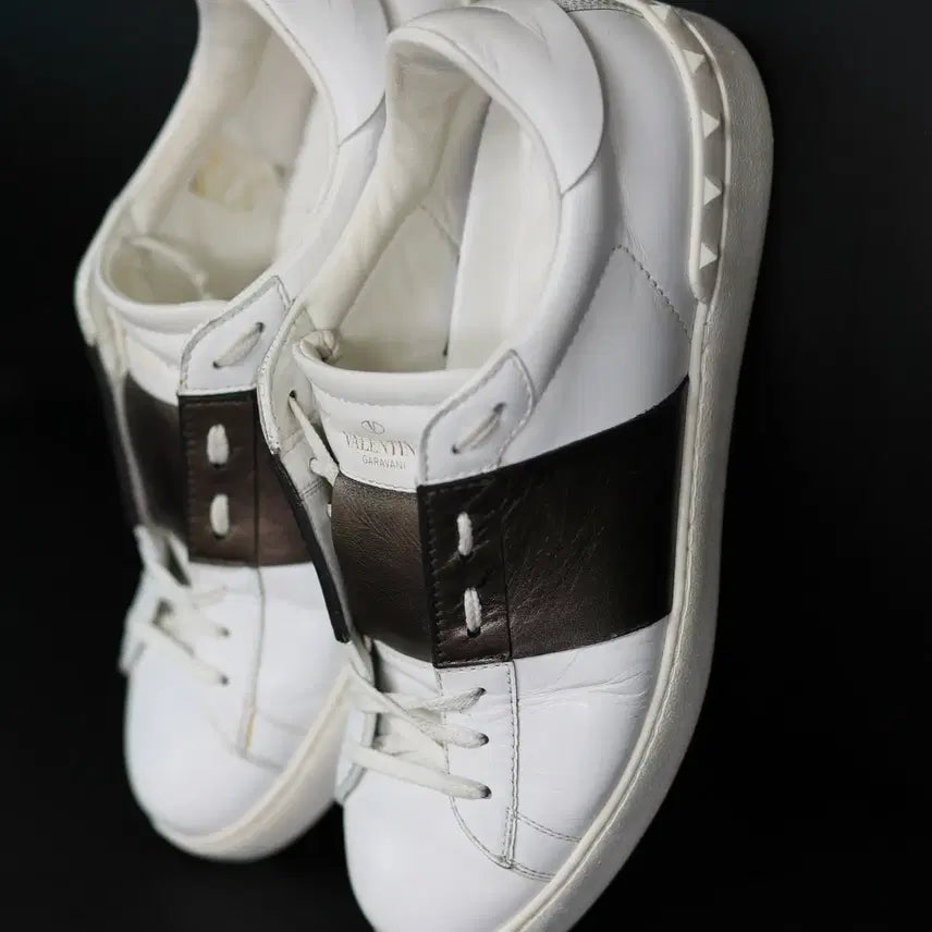 [SOLD OUT] 발렌티노 가라바니 락스터드 감성 스니커즈