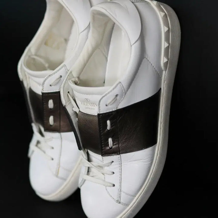[SOLD OUT] 발렌티노 가라바니 락스터드 감성 스니커즈
